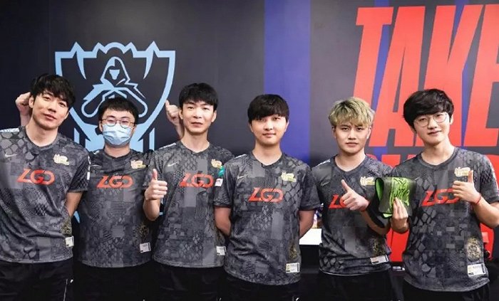 乌的大放异 乌的大放异